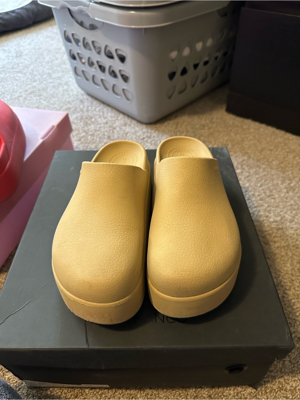 Dylan Crocs Platform Tan Size 6